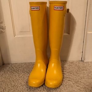 Yellow hunter boots :)